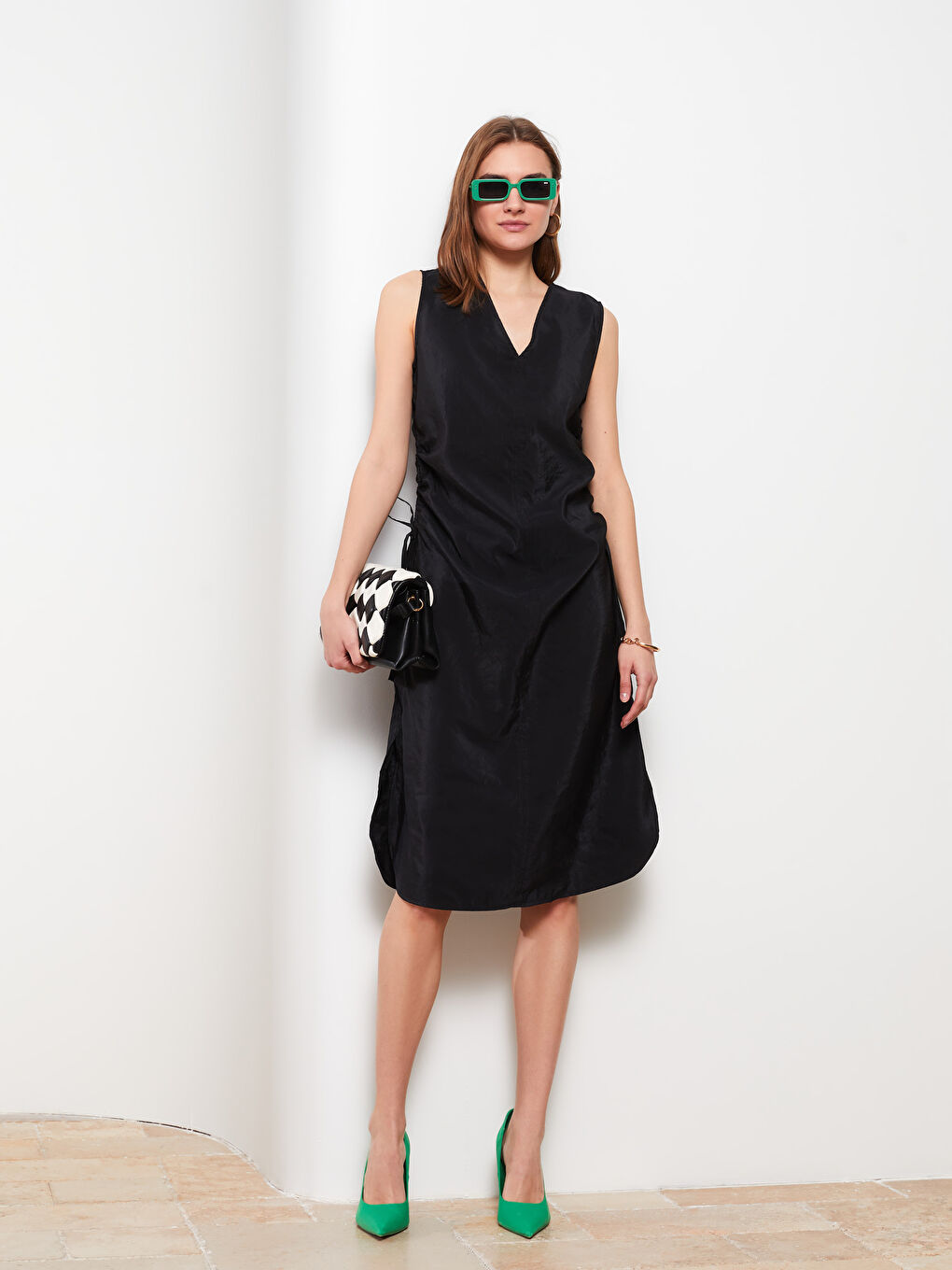 Siyah Kadın V Yaka Düz Kolsuz Elbise-2