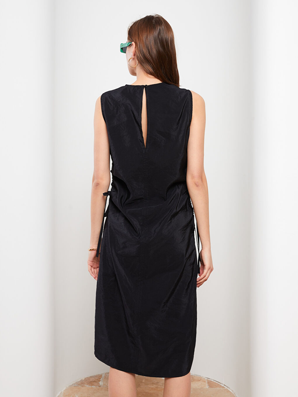 Siyah Kadın V Yaka Düz Kolsuz Elbise-4