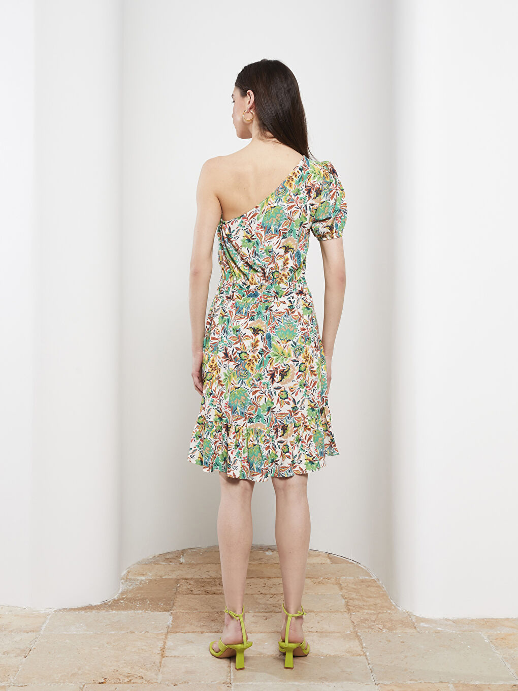 Платье на одно плечо с цветочным узором и коротким рукавом из вискозы для женщин-4