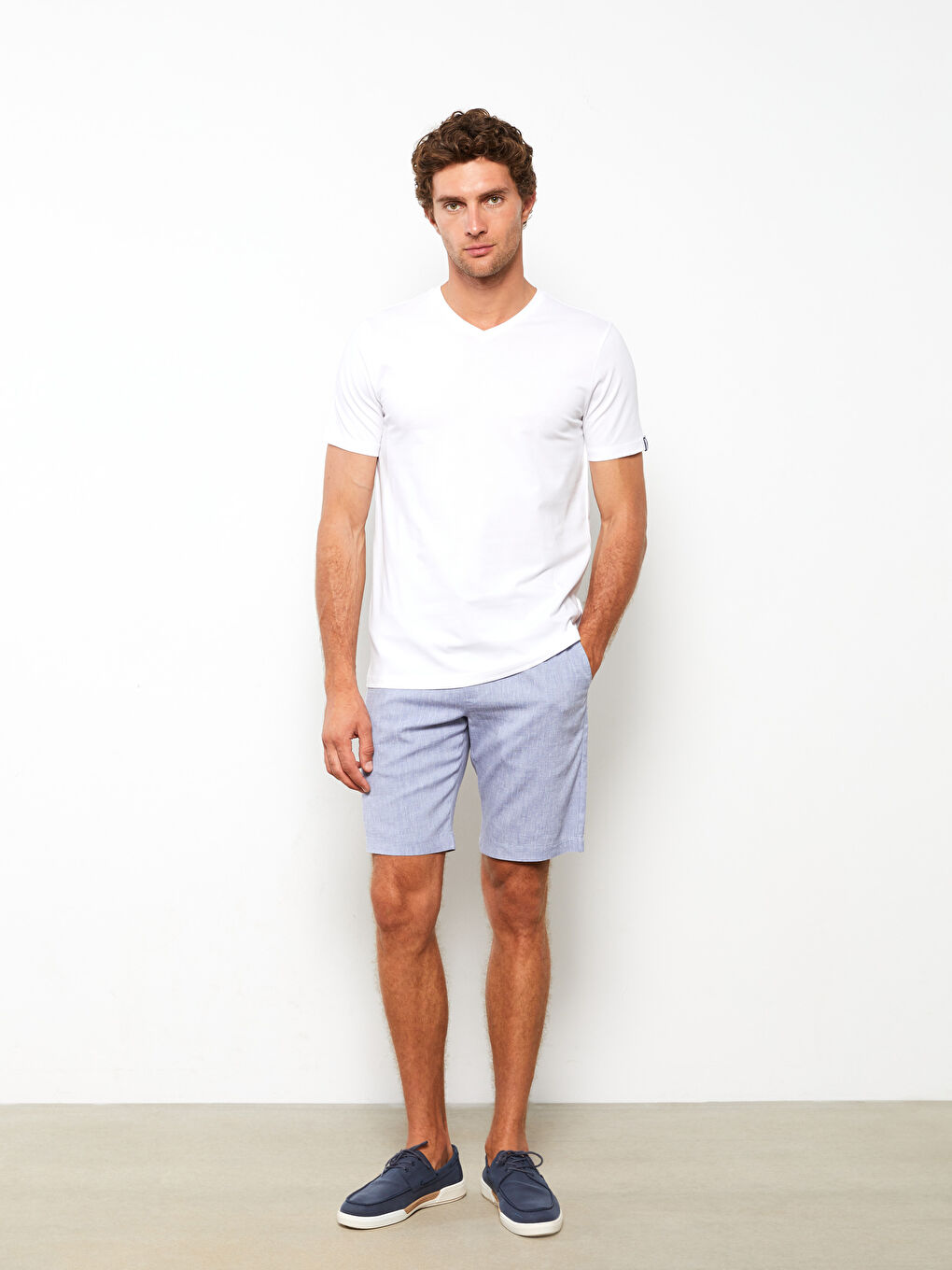 Beyaz V Yaka Kısa Kollu Basic Penye Erkek Tişört-2