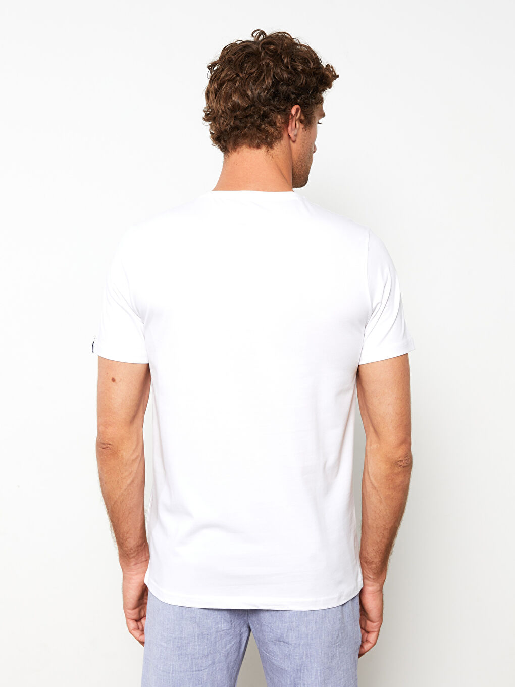 Beyaz V Yaka Kısa Kollu Basic Penye Erkek Tişört-4