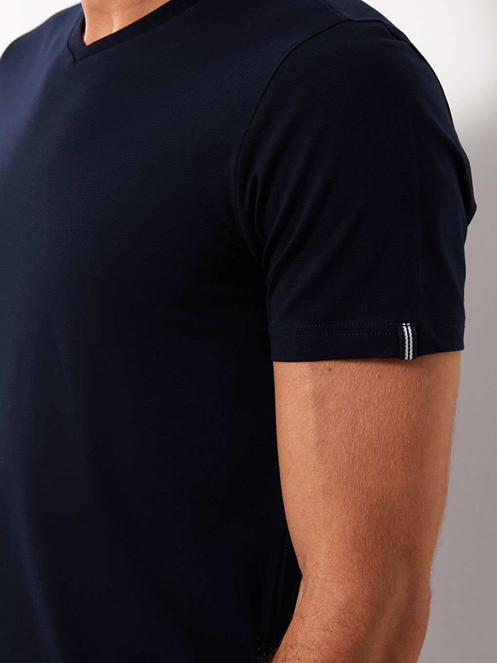 Lacivert V Yaka Kısa Kollu Basic Penye Erkek Tişört-3