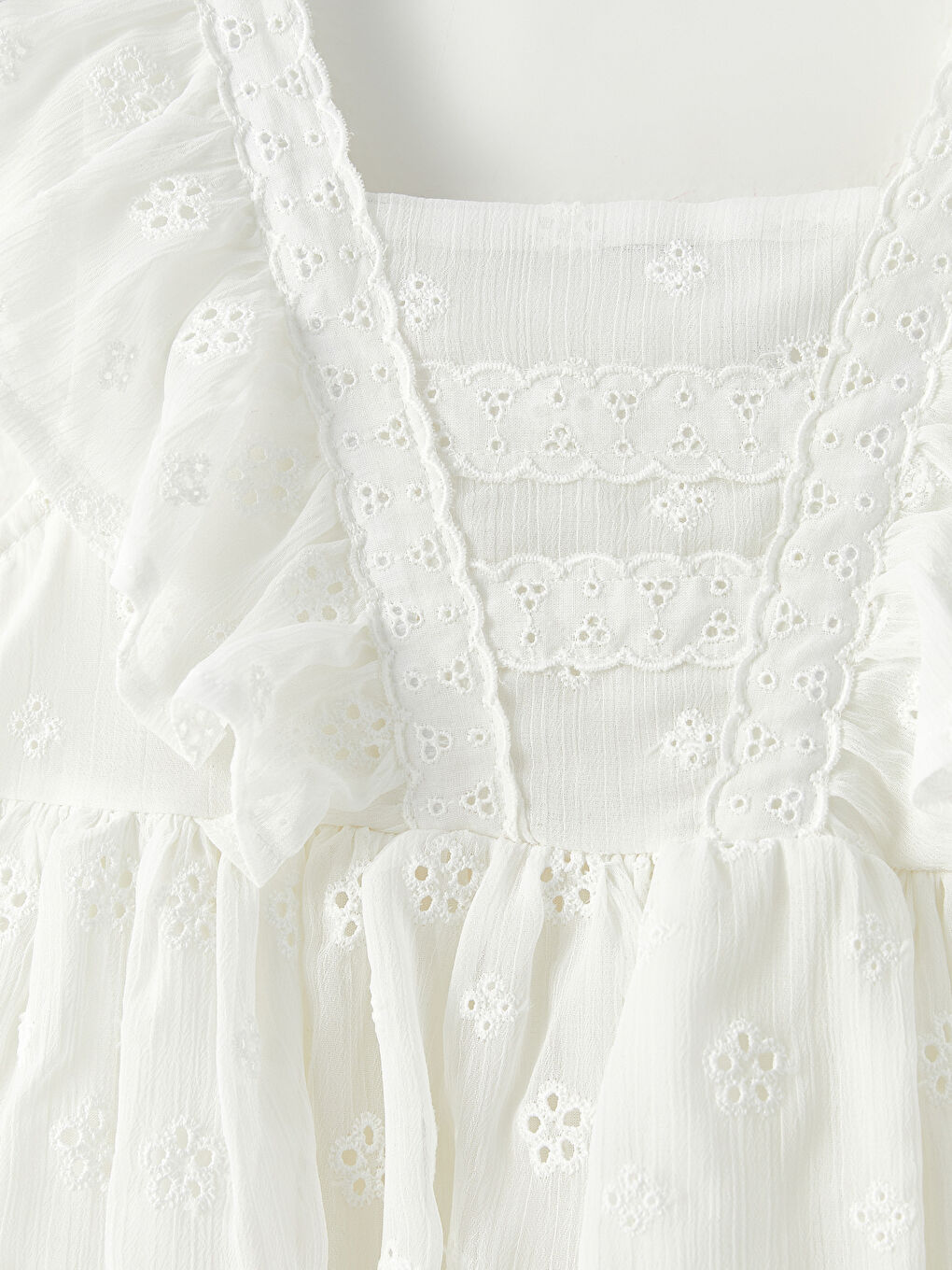 Beyaz Kare Yaka Askılı Nakış Detaylı Kız Bebek Elbise-1