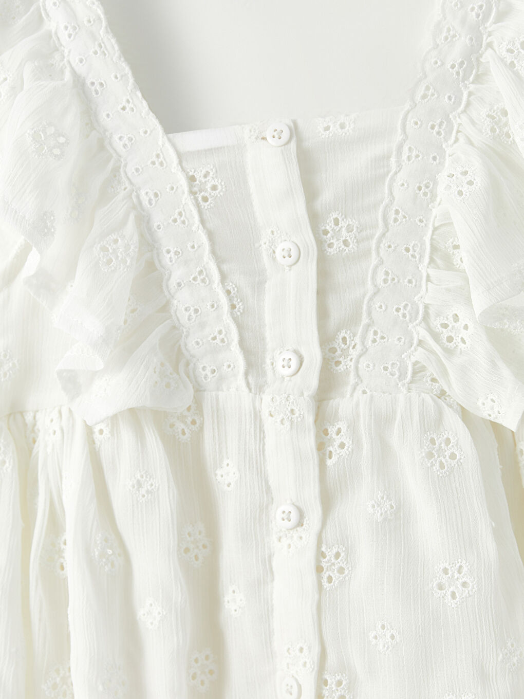 Beyaz Kare Yaka Askılı Nakış Detaylı Kız Bebek Elbise-2