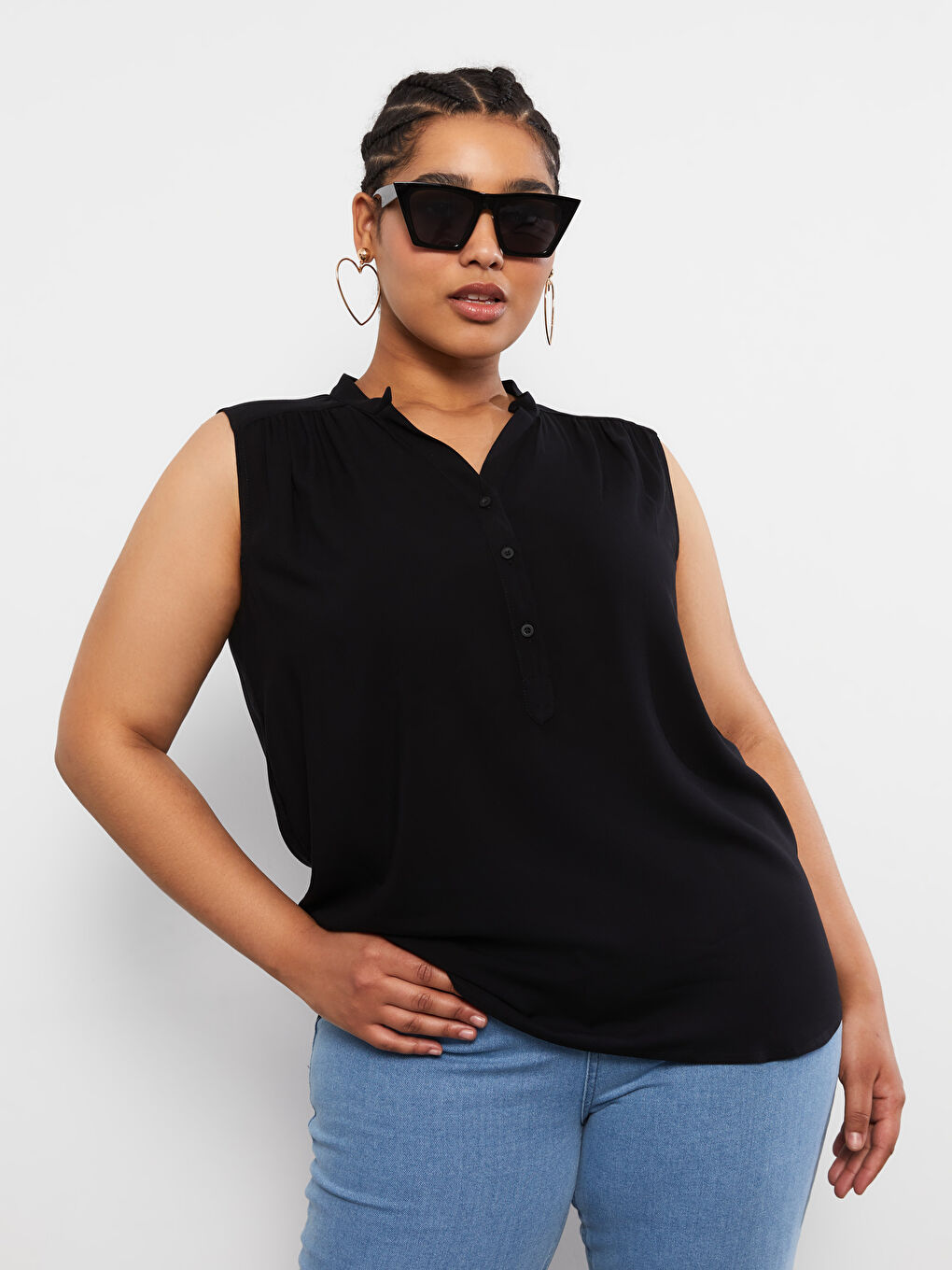 Siyah Büyük Beden Kaçık Yaka Düz Kolsuz Poplin Kadın Bluz-1