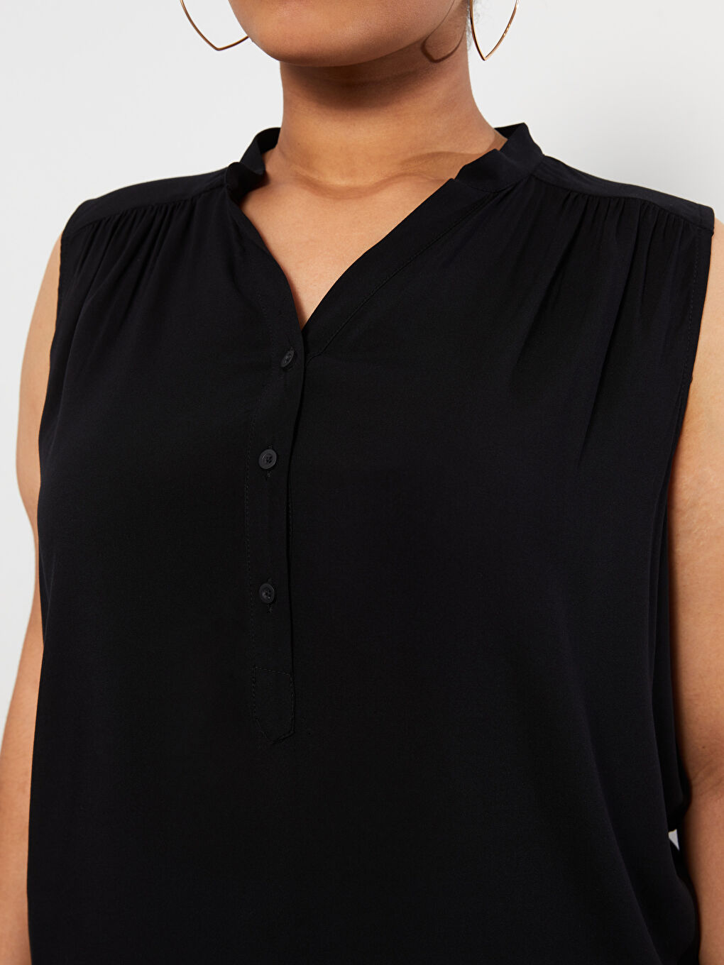 Siyah Büyük Beden Kaçık Yaka Düz Kolsuz Poplin Kadın Bluz-3