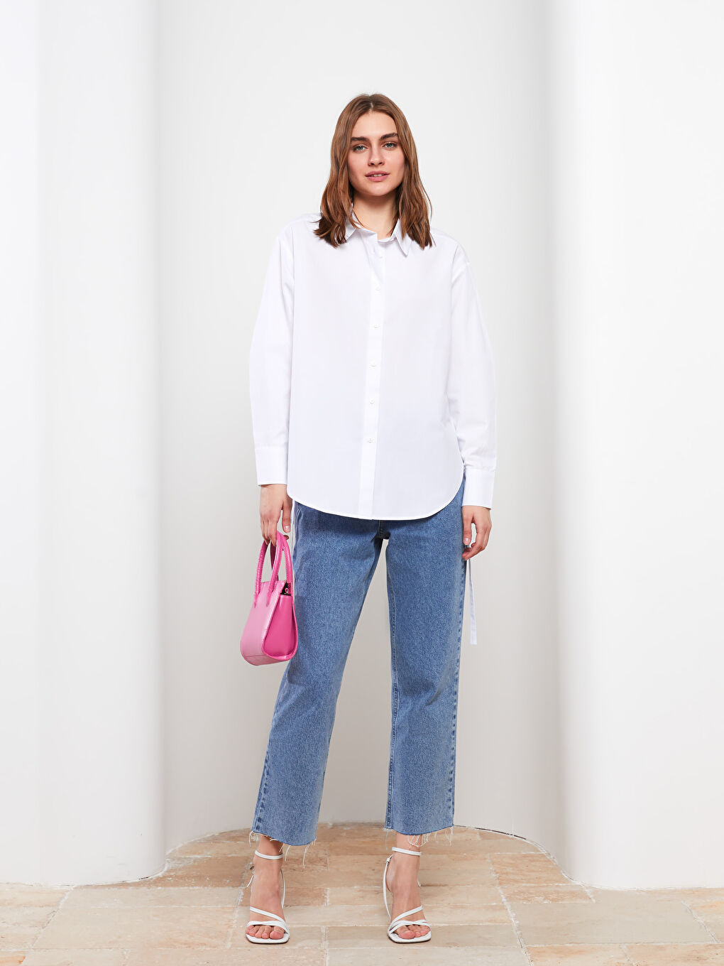 Beyaz Önden Düğme Kapamalı Düz Uzun Kollu Poplin Kadın Gömlek