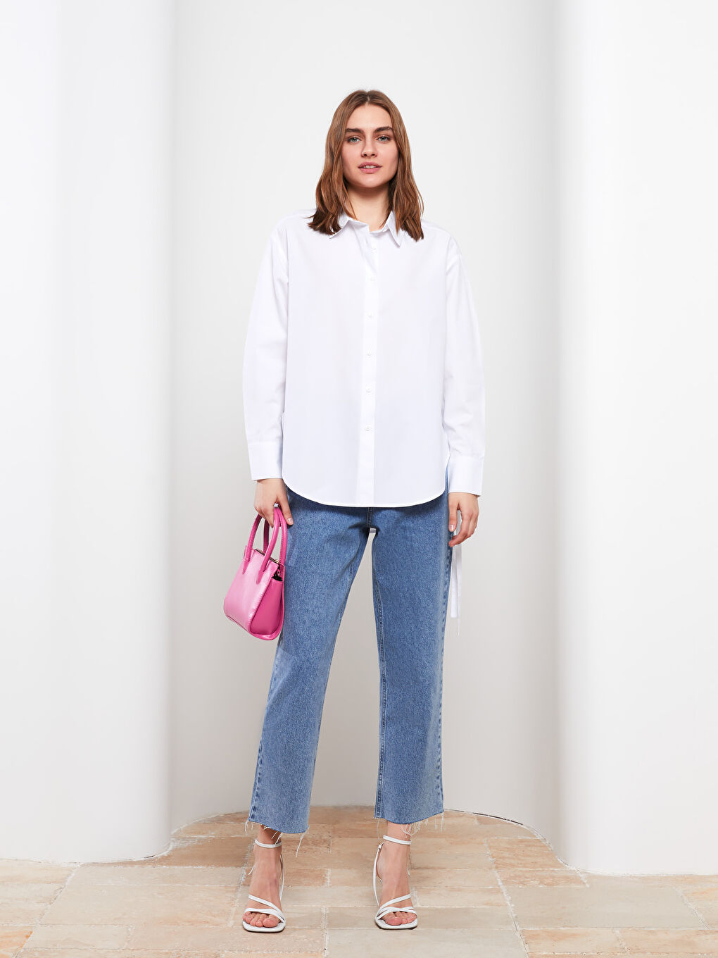 Beyaz Önden Düğme Kapamalı Düz Uzun Kollu Poplin Kadın Gömlek-1