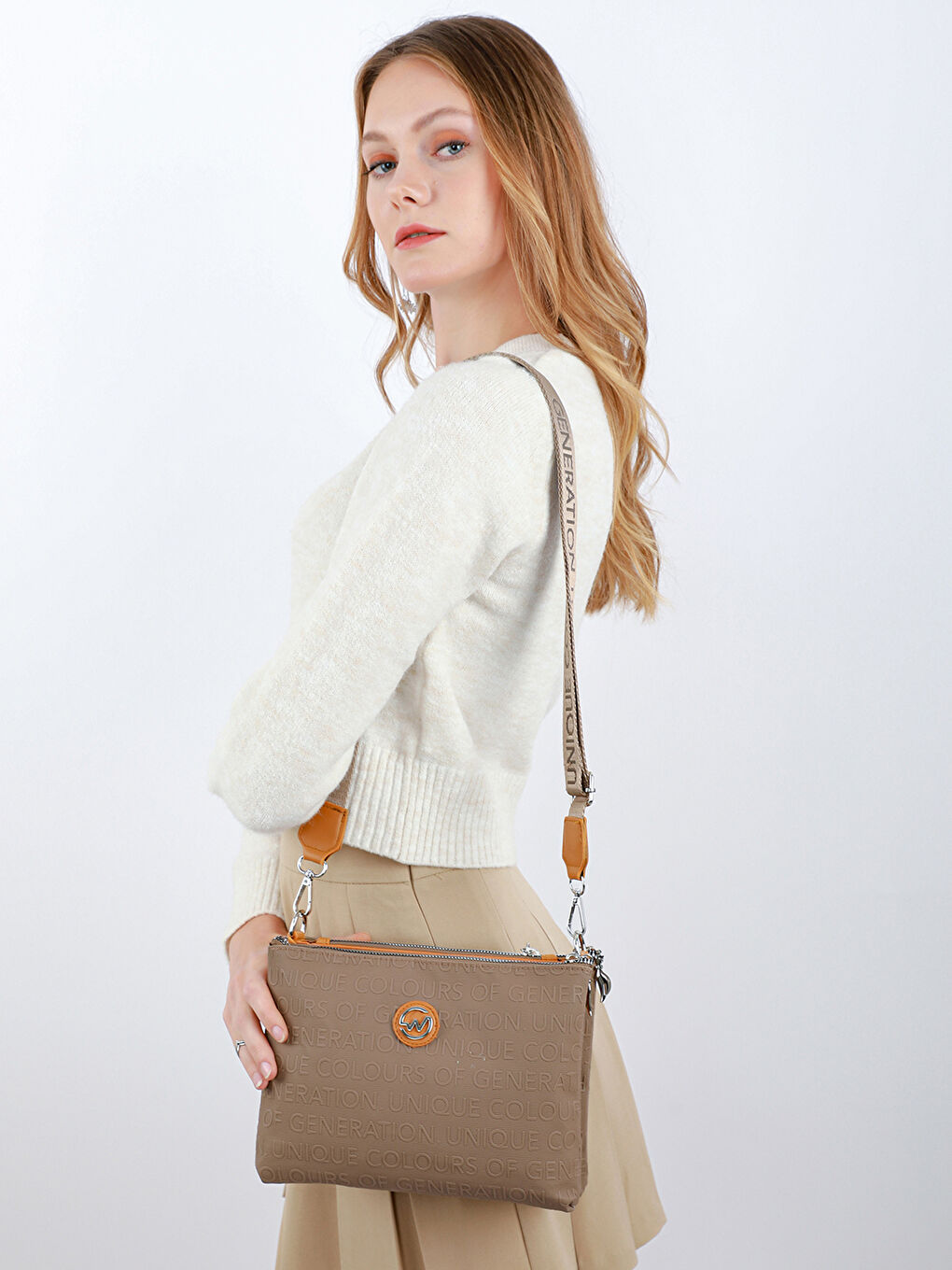 Bej Zincir Detaylı Kadın Omuz Çantası-3