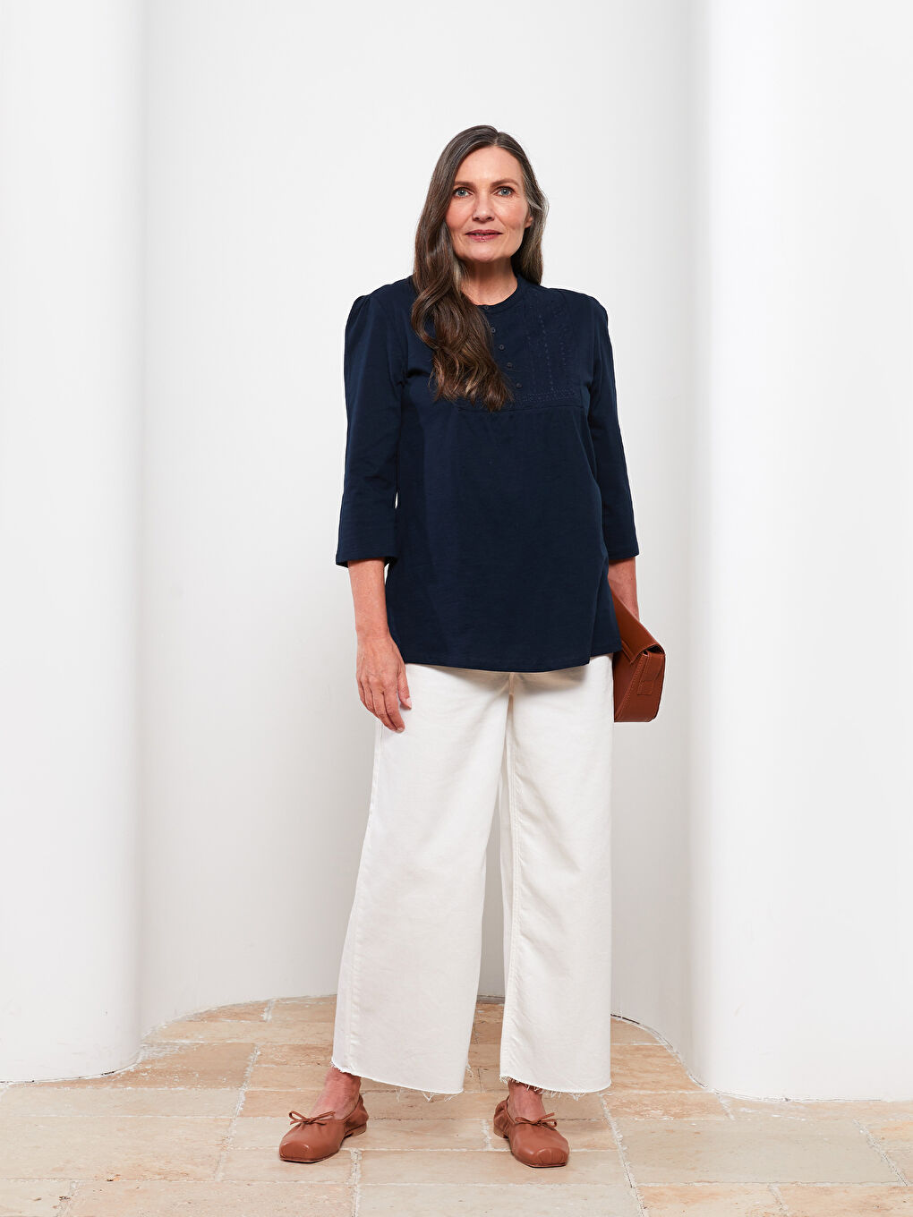 Lacivert Bisiklet Yaka Nakışlı Pamuklu Kadın Tişört