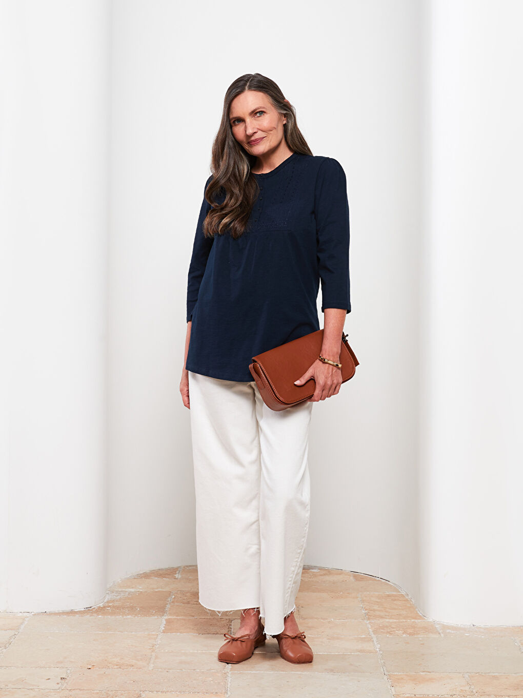 Lacivert Bisiklet Yaka Nakışlı Pamuklu Kadın Tişört-1