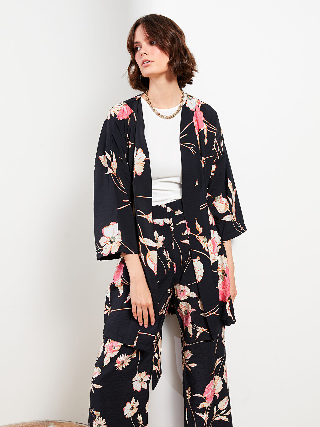 LCW Vision Siyah Şal Yaka Çiçekli Kadın Kimono