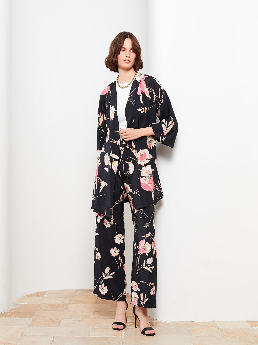 LCW Vision Siyah Şal Yaka Çiçekli Kadın Kimono - 2