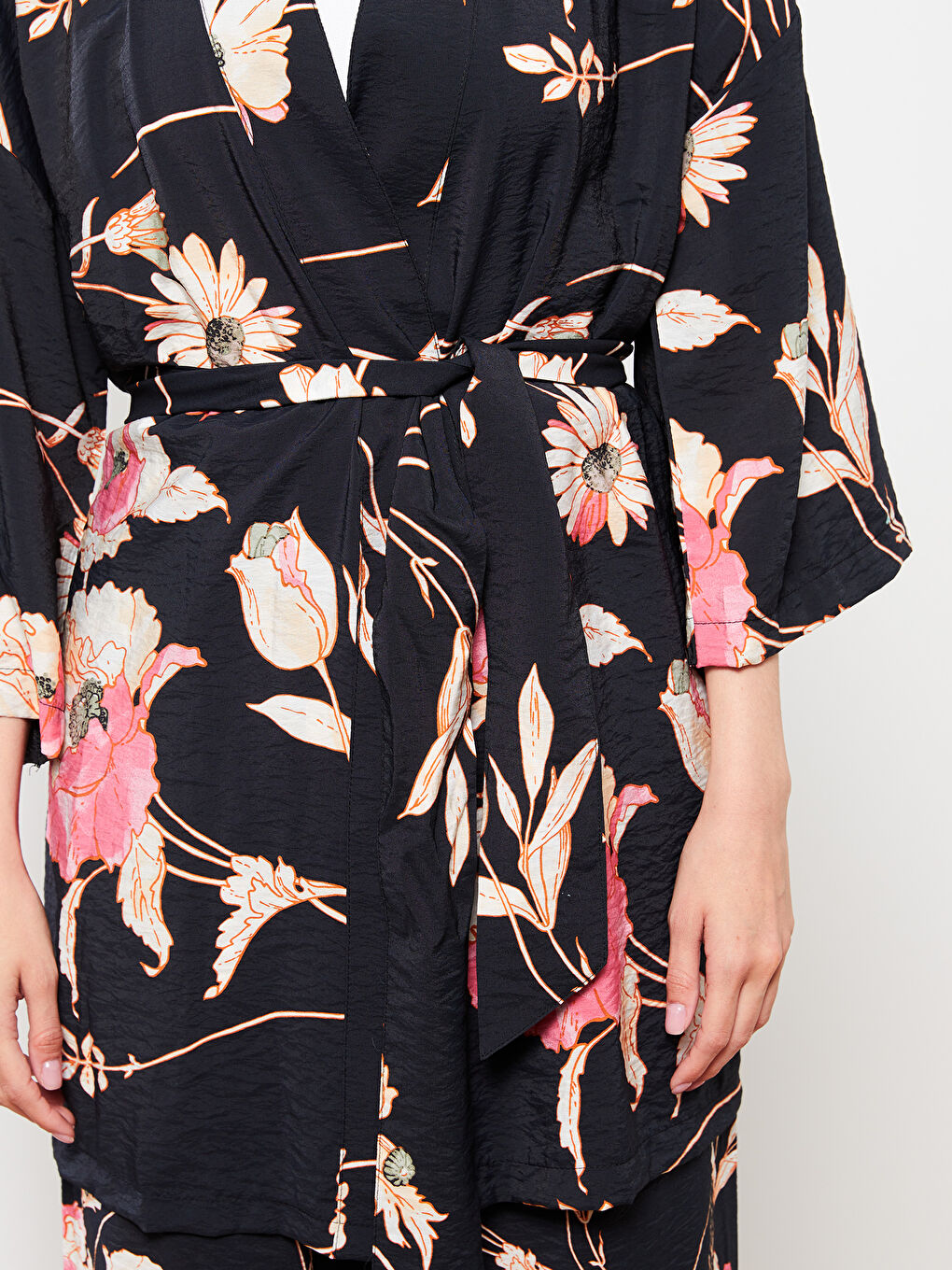 LCW Vision Siyah Şal Yaka Çiçekli Kadın Kimono - 3