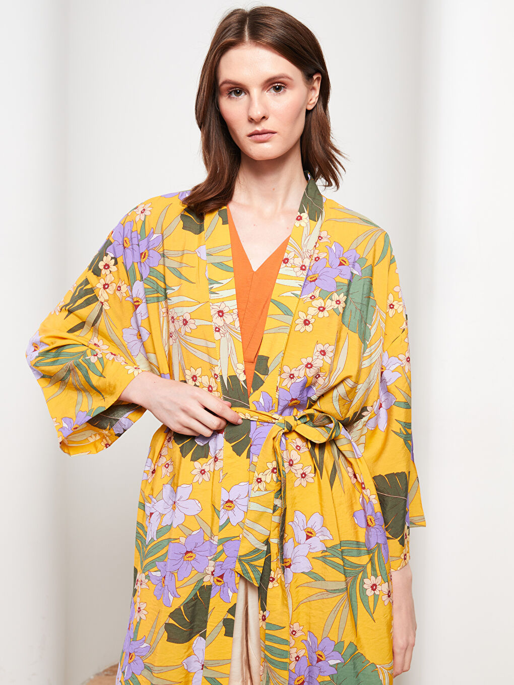 Sarı Şal Yaka Desenli Uzun Kollu Kadın Kimono-1