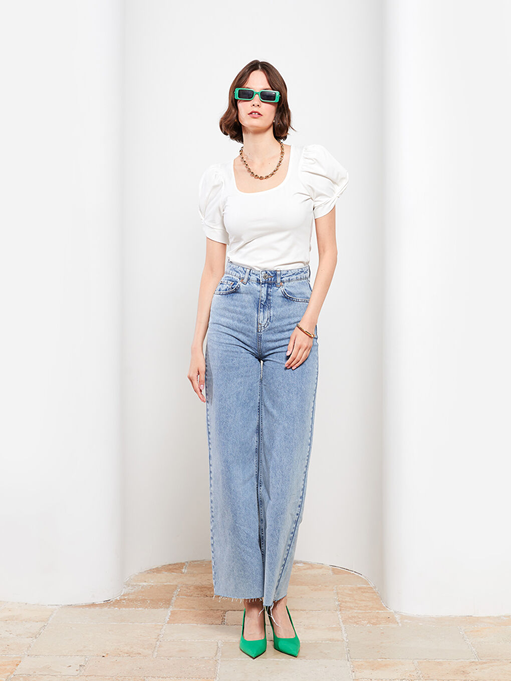 Ekru U Yaka Düz Kısa Kollu Bürümcük Kadın Bluz-1