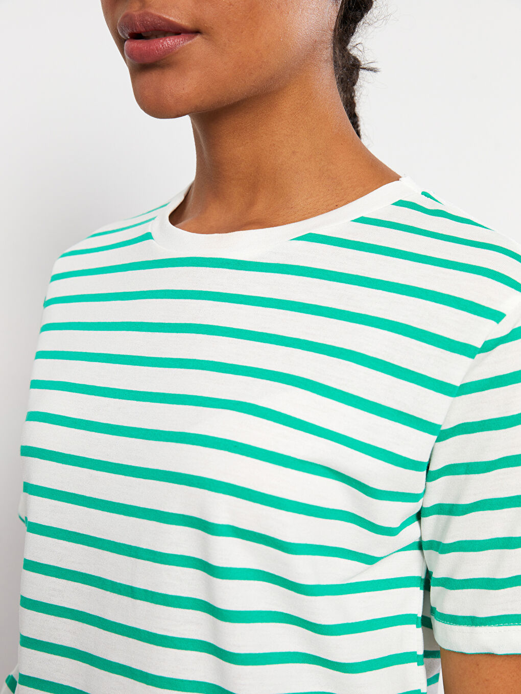 Yeşil Bisiklet Yaka Çizgili Kısa Kollu Kadın Tişört-3