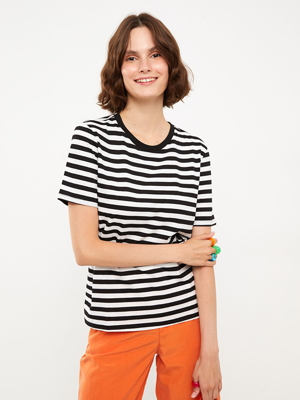 Siyah Bisiklet Yaka Çizgili Kısa Kollu Kadın Tişört-1