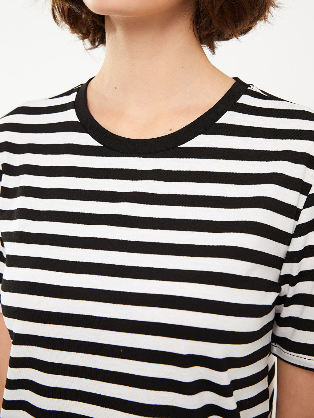 Siyah Bisiklet Yaka Çizgili Kısa Kollu Kadın Tişört-3