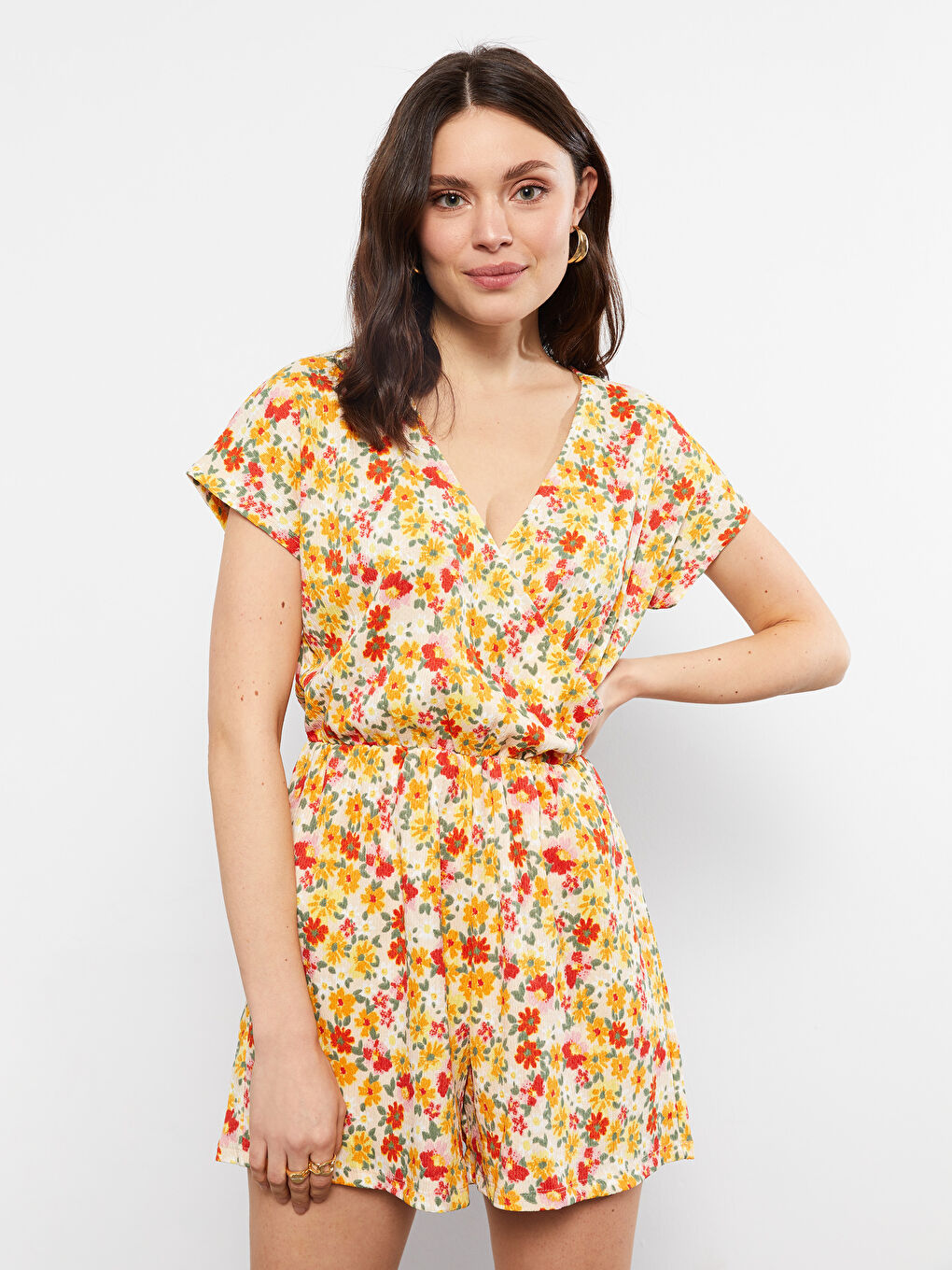 Sarı Kruvaze Yaka Desenli Kısa Kollu Kadın Tulum-3