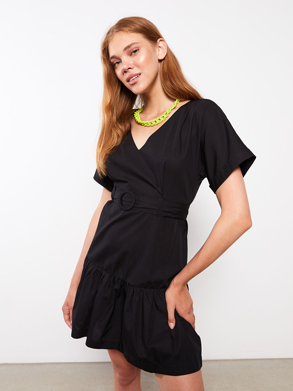 LCW Limited Siyah V Yaka Düz Kısa Kollu Poplin Kadın Elbise - 1
