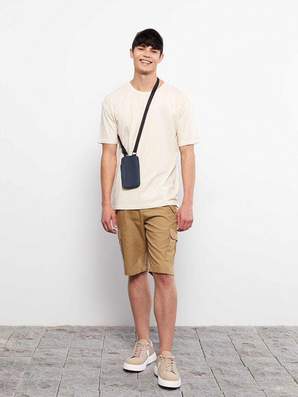 Bej Bisiklet Yaka Kısa Kollu Basic Penye Erkek Tişört