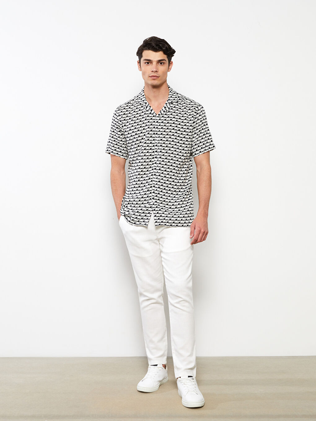Beyaz Slim Fit Kısa Kollu Desenli Viskon Erkek Gömlek