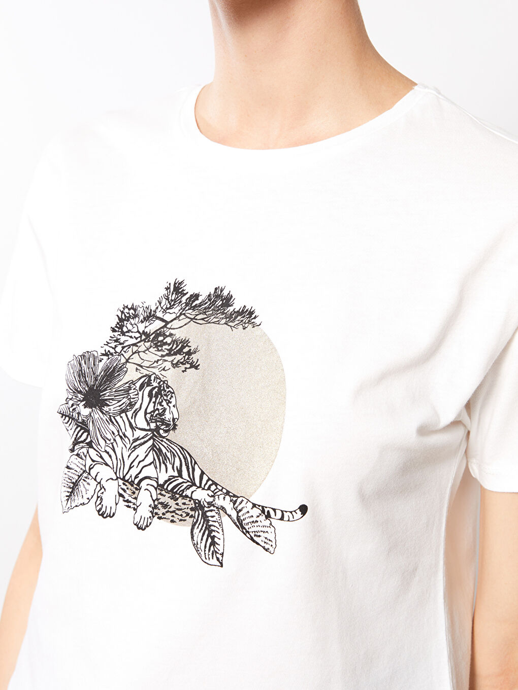 Ekru Bisiklet Yaka Baskılı Kısa Kollu Pamuklu Kadın Tişört-3