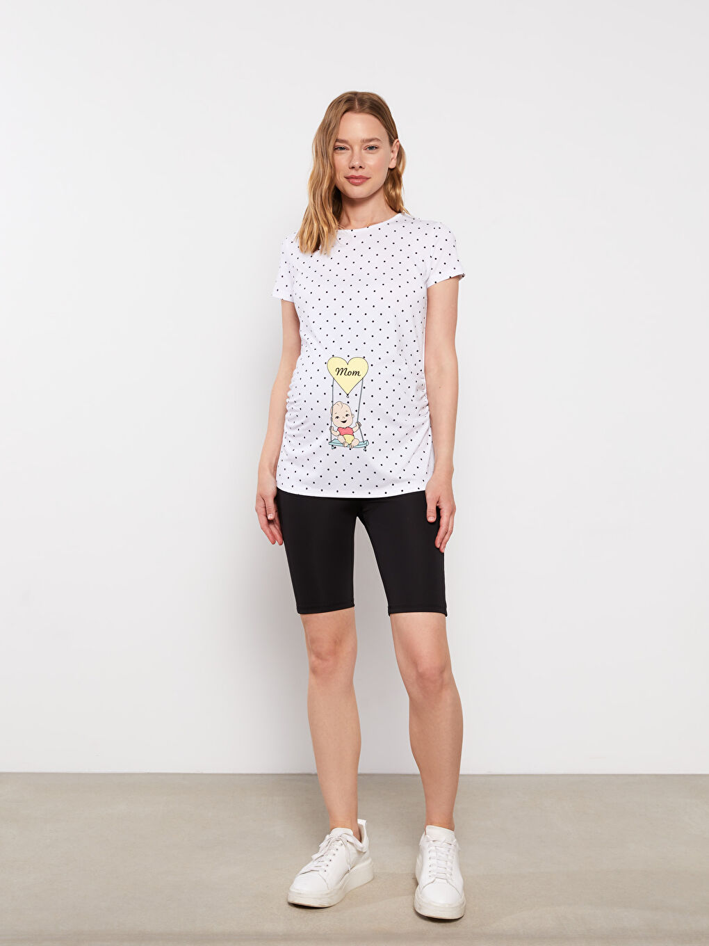 Beyaz Bisiklet Yaka Puantiyeli Kısa Kollu Hamile Tişört