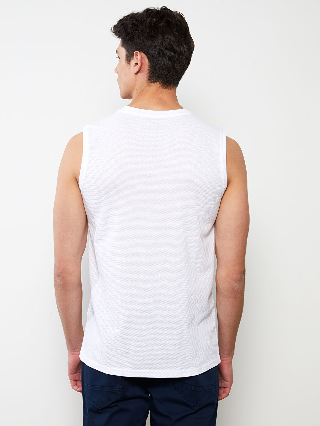 Beyaz Bisiklet Yaka Baskılı Erkek Kolsuz Tişört-4