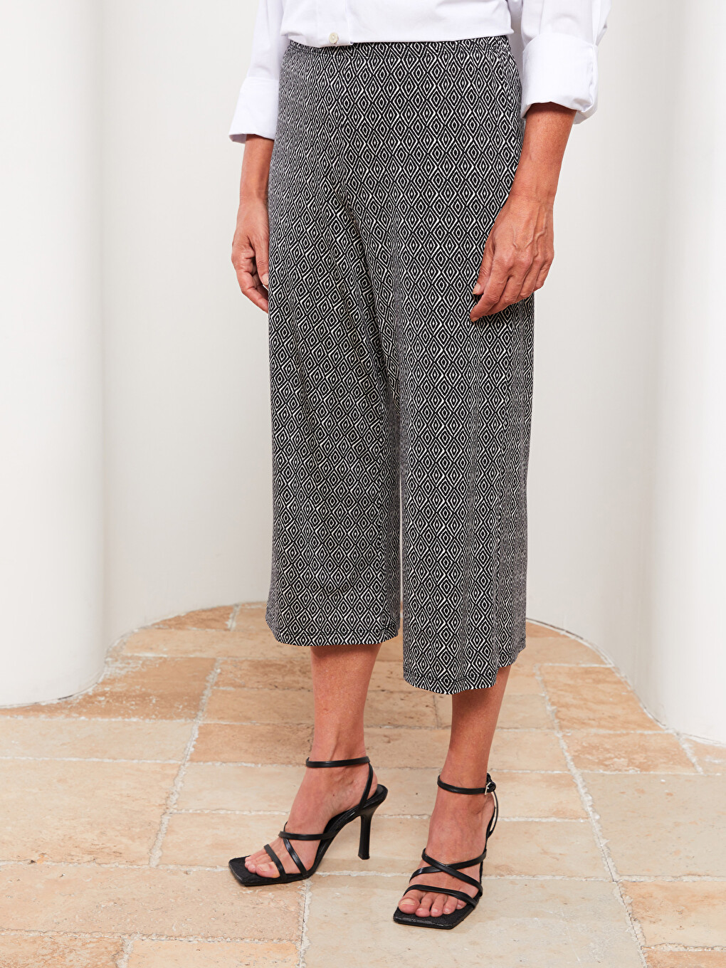 Patterned Women's Capri With Elastic Waist-3