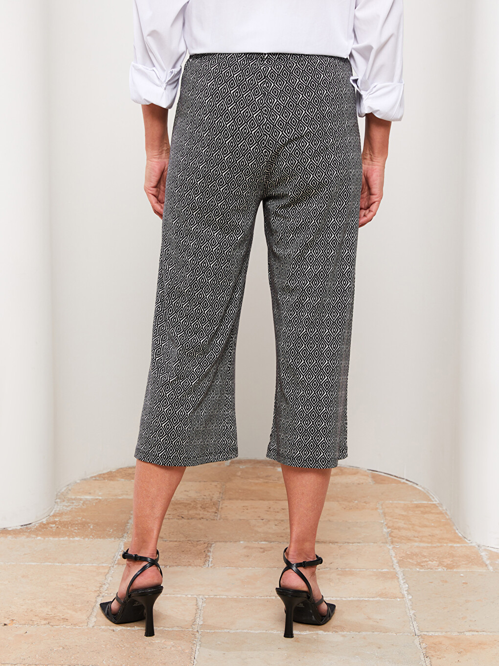 Patterned Women's Capri With Elastic Waist-4