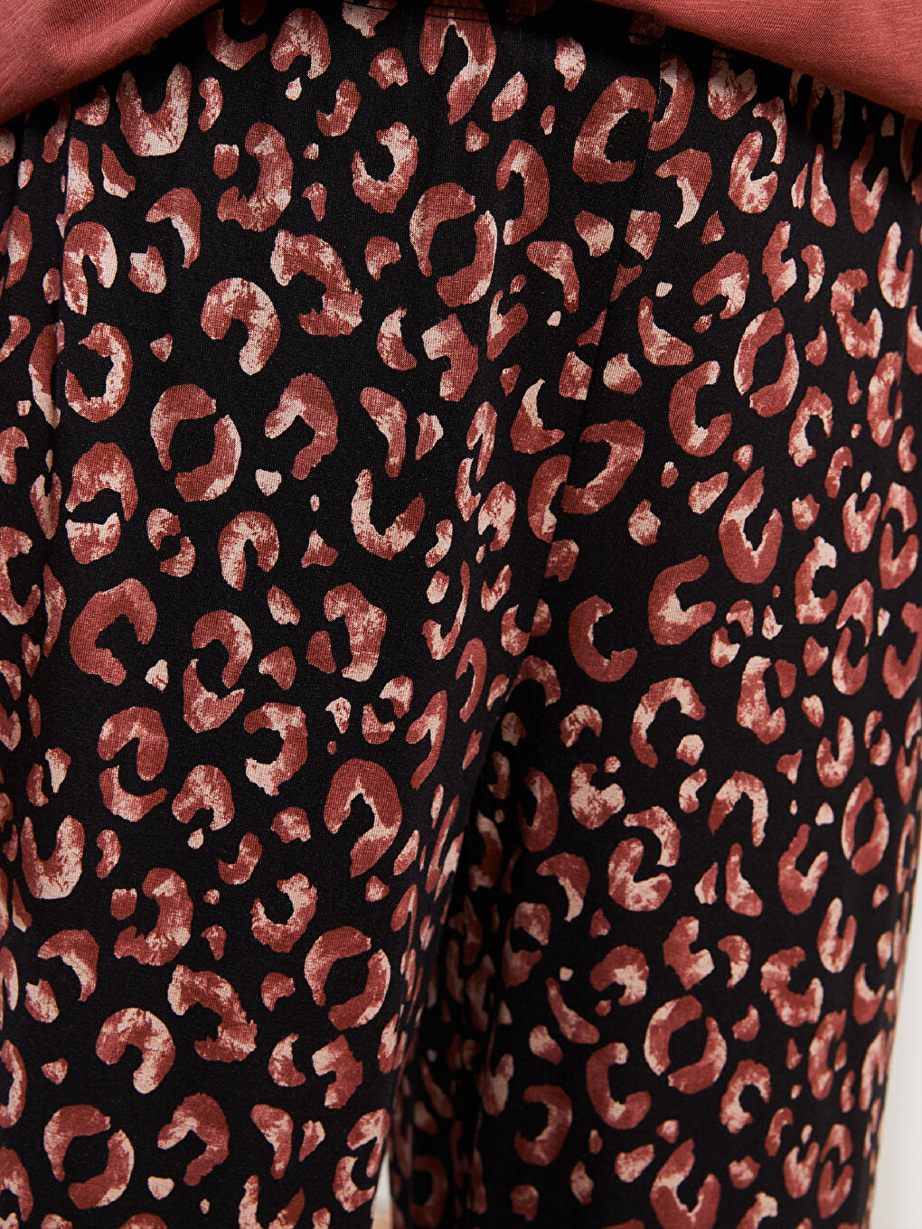 Bej Beli Lastikli Desenli Kadın Kapri-2