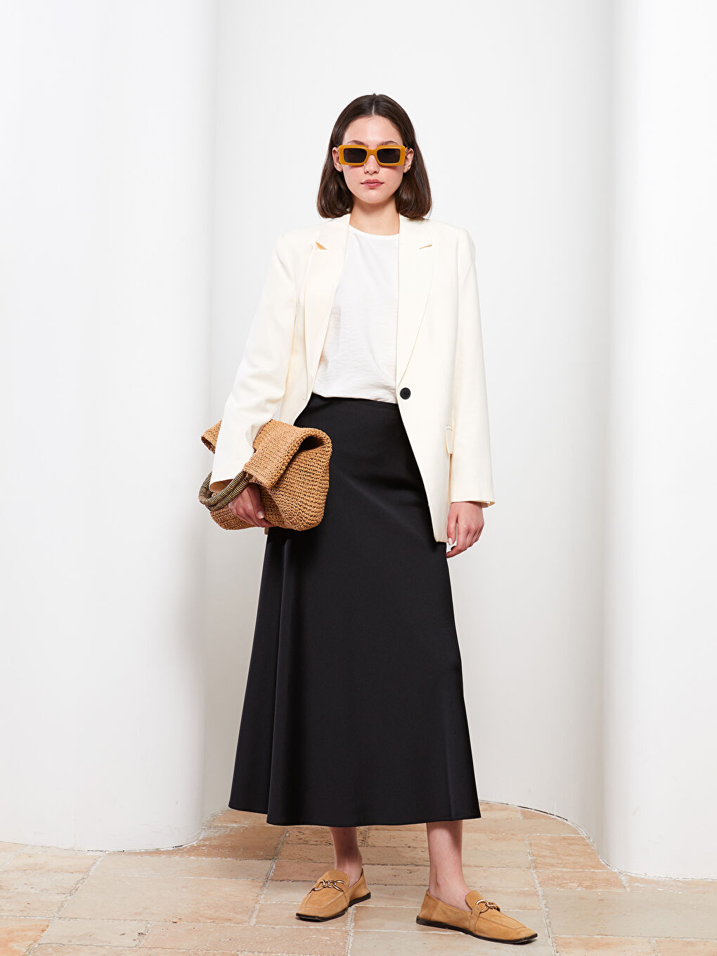 Siyah Rahat Kalıp Düz Saten Kadın Etek