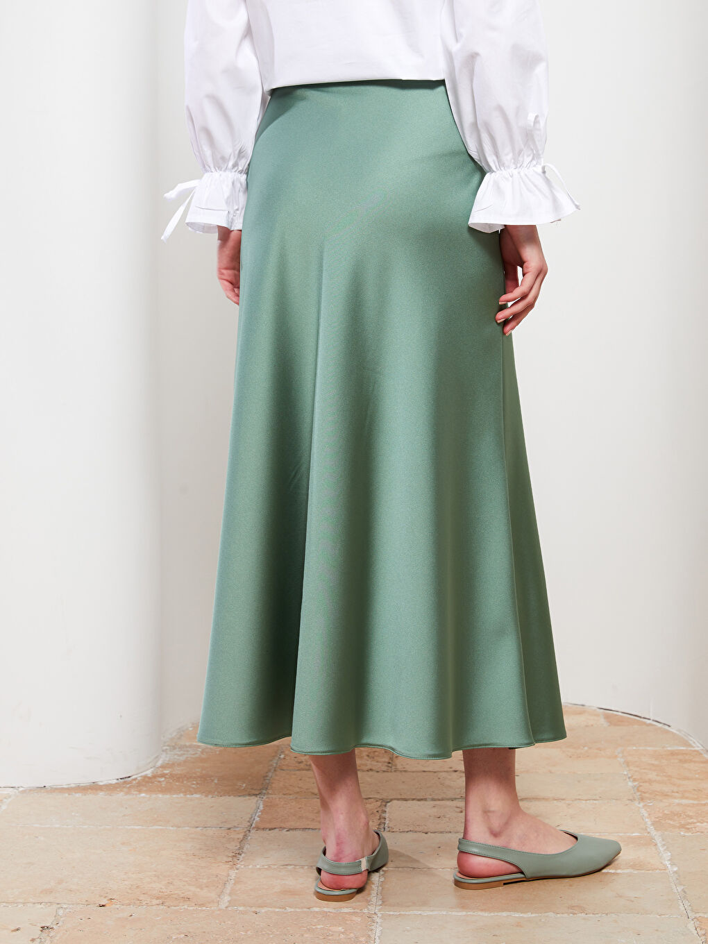 Yeşil Rahat Kalıp Düz Saten Kadın Etek-4