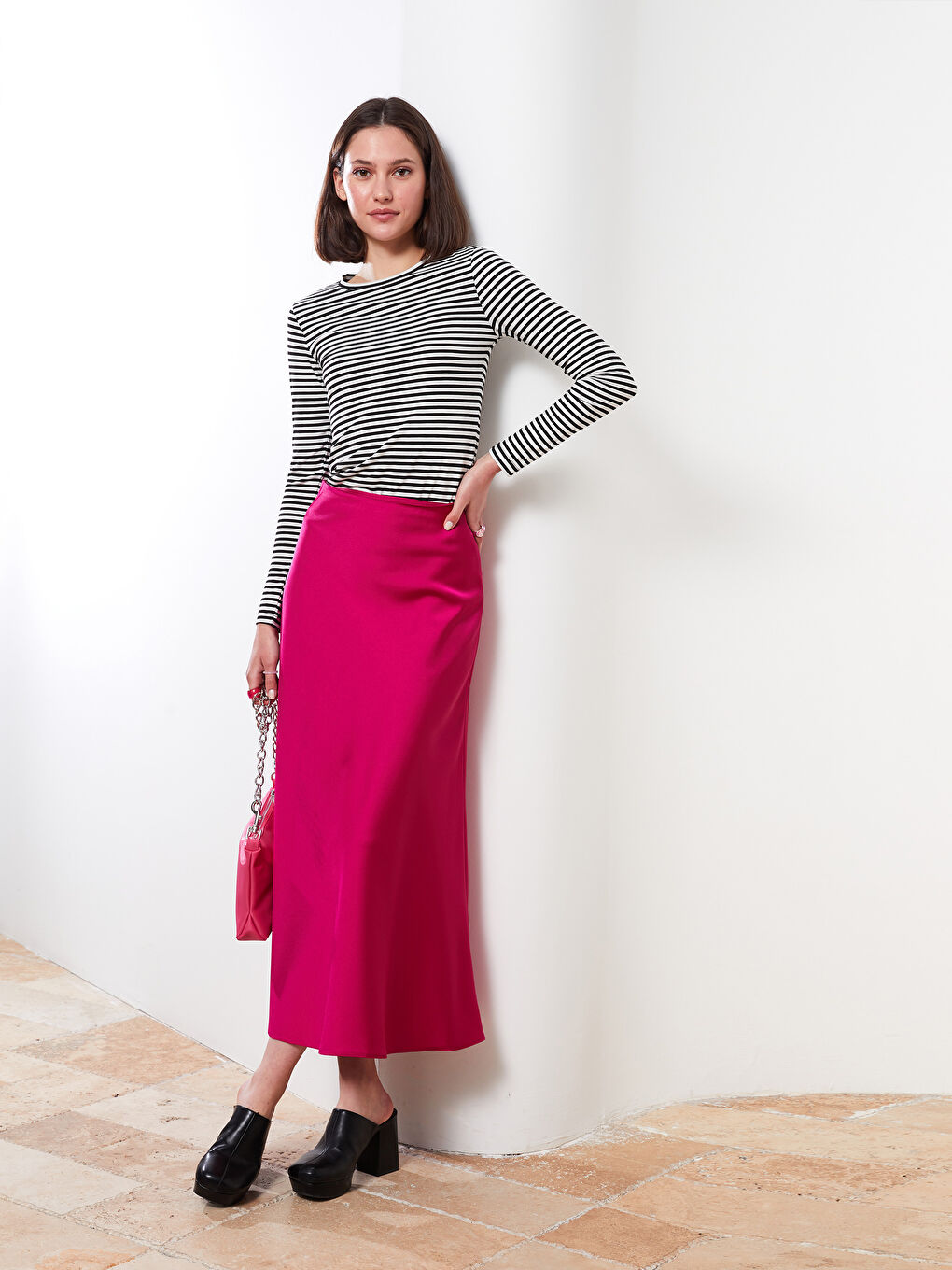 Fuşya Rahat Kalıp Düz Saten Kadın Etek