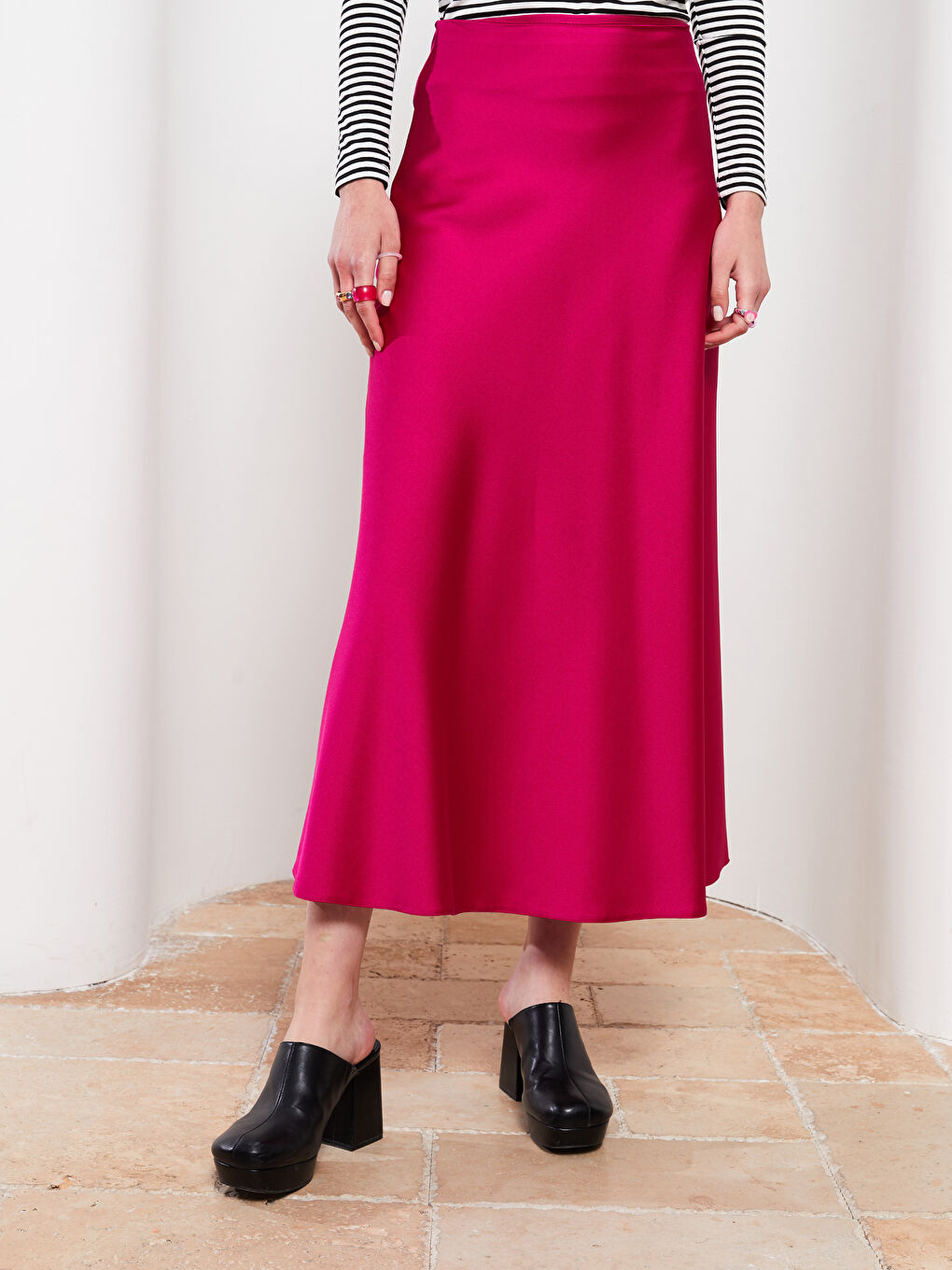 Fuşya Rahat Kalıp Düz Saten Kadın Etek-3
