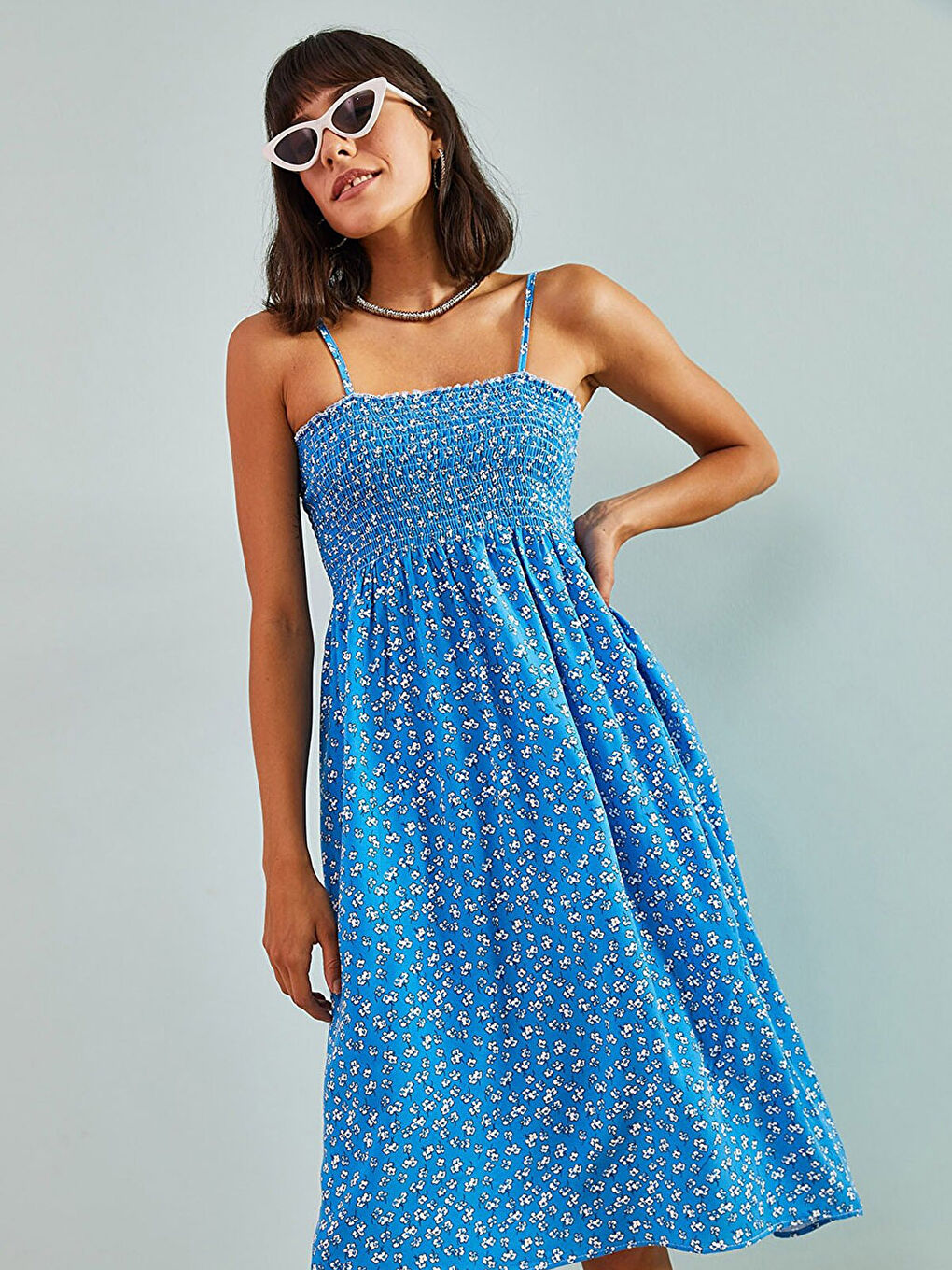 Kare Yaka Çiçekli Askılı Kadın Elbise