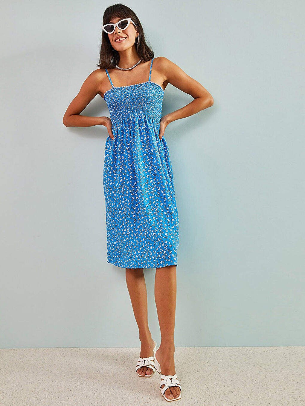 Kare Yaka Çiçekli Askılı Kadın Elbise-1