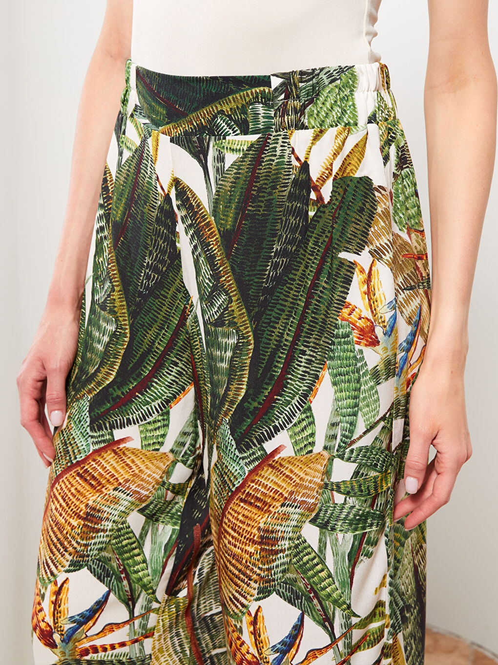 LCWAIKIKI Classic Pantalone sa elastičnim strukom i uzorkom za žene -S2LI49Z8-LRR