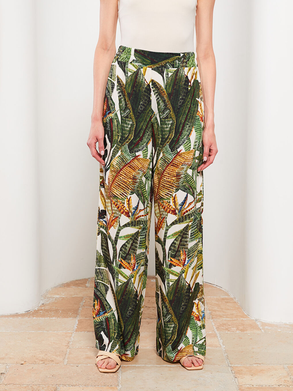 LCWAIKIKI Classic Pantalone sa elastičnim strukom i uzorkom za žene -S2LI49Z8-LRR