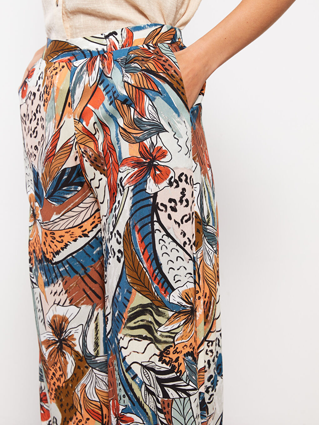 Kırmızı Beli Lastikli Desenli Viskon Kadın Kapri-2