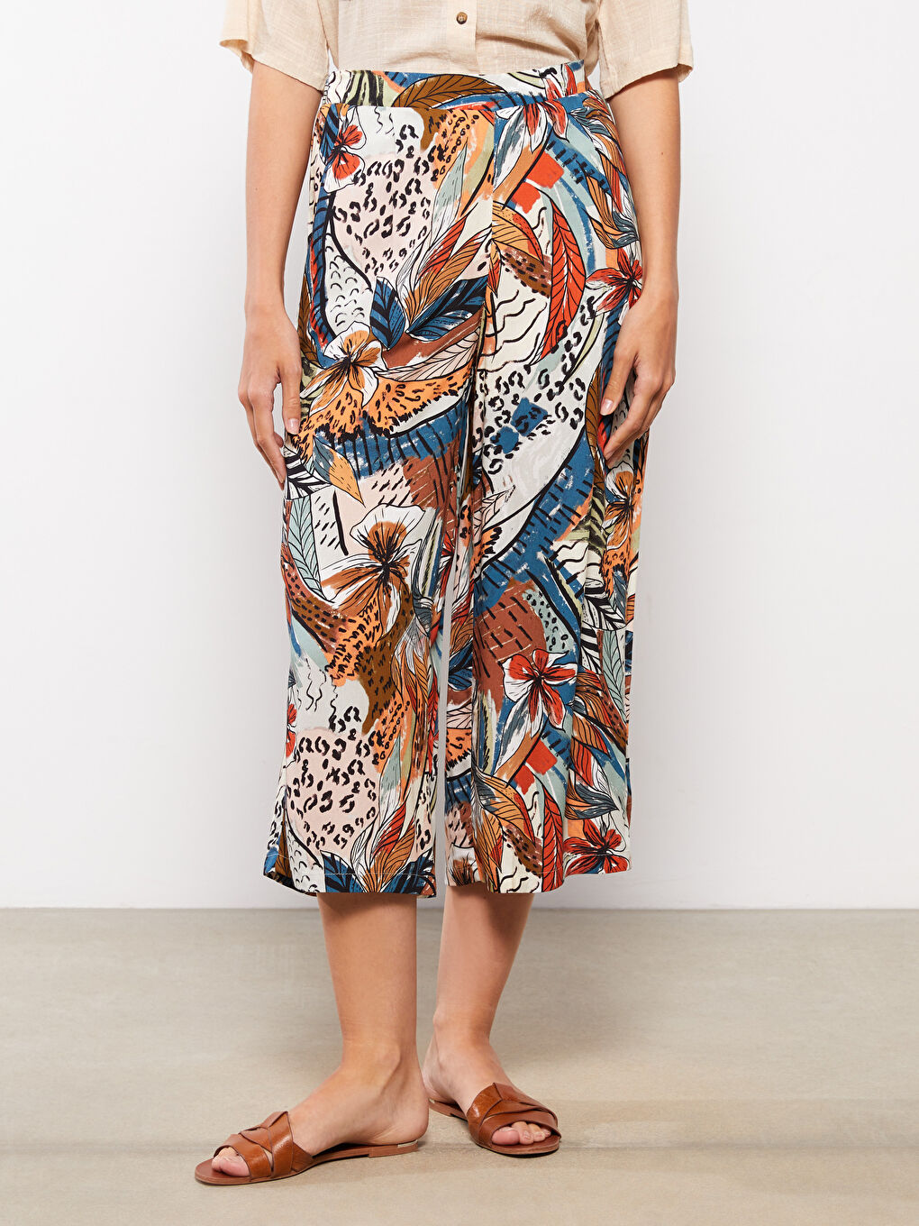 Kırmızı Beli Lastikli Desenli Viskon Kadın Kapri-3