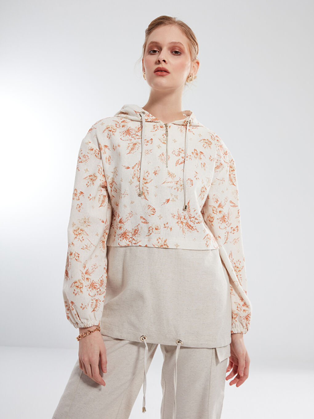 Kahverengi Kapüşonlu Desenli Uzun Kollu Kadın Sweatshirt