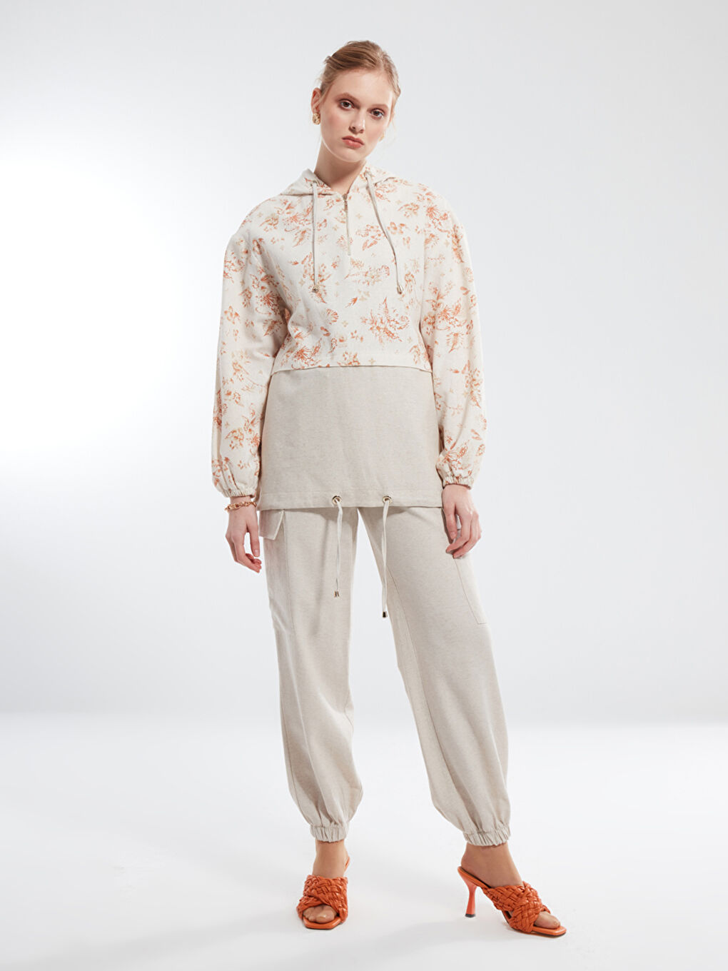 Kahverengi Kapüşonlu Desenli Uzun Kollu Kadın Sweatshirt-1