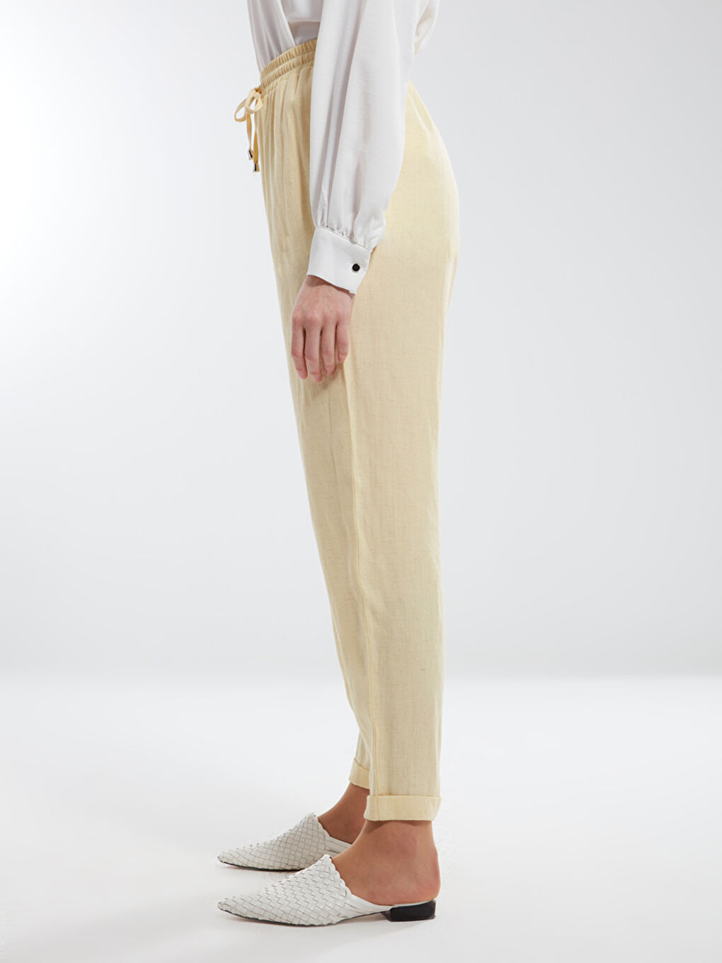 Sarı Beli Lastikli Düz Cep Detaylı Kadın Pantolon-1