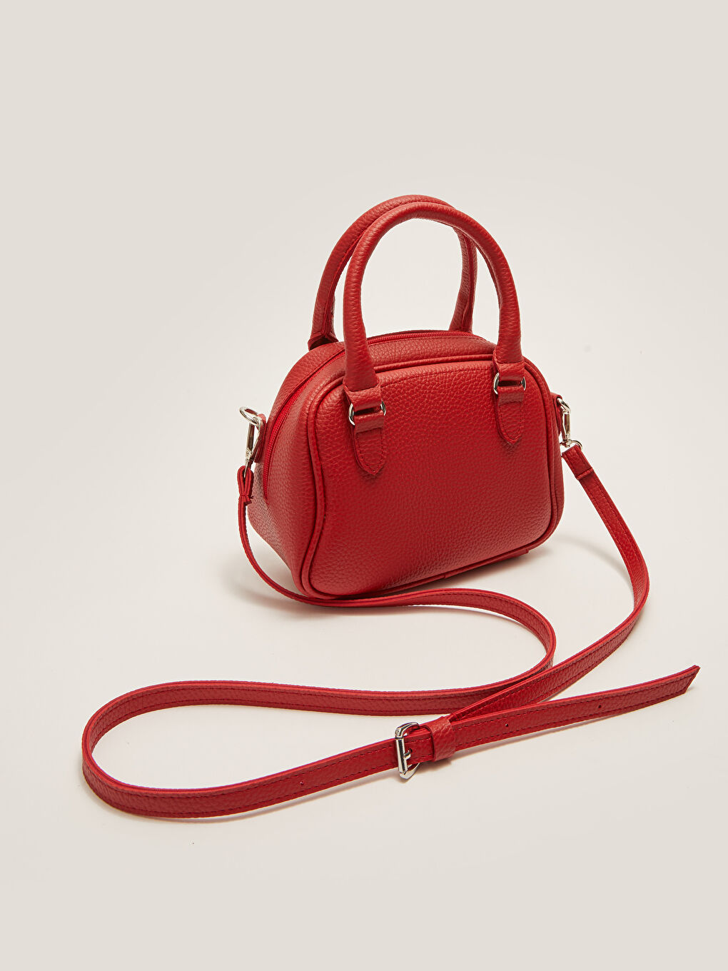 Kırmızı Deri Görünümlü Kadın Çapraz Çanta-2