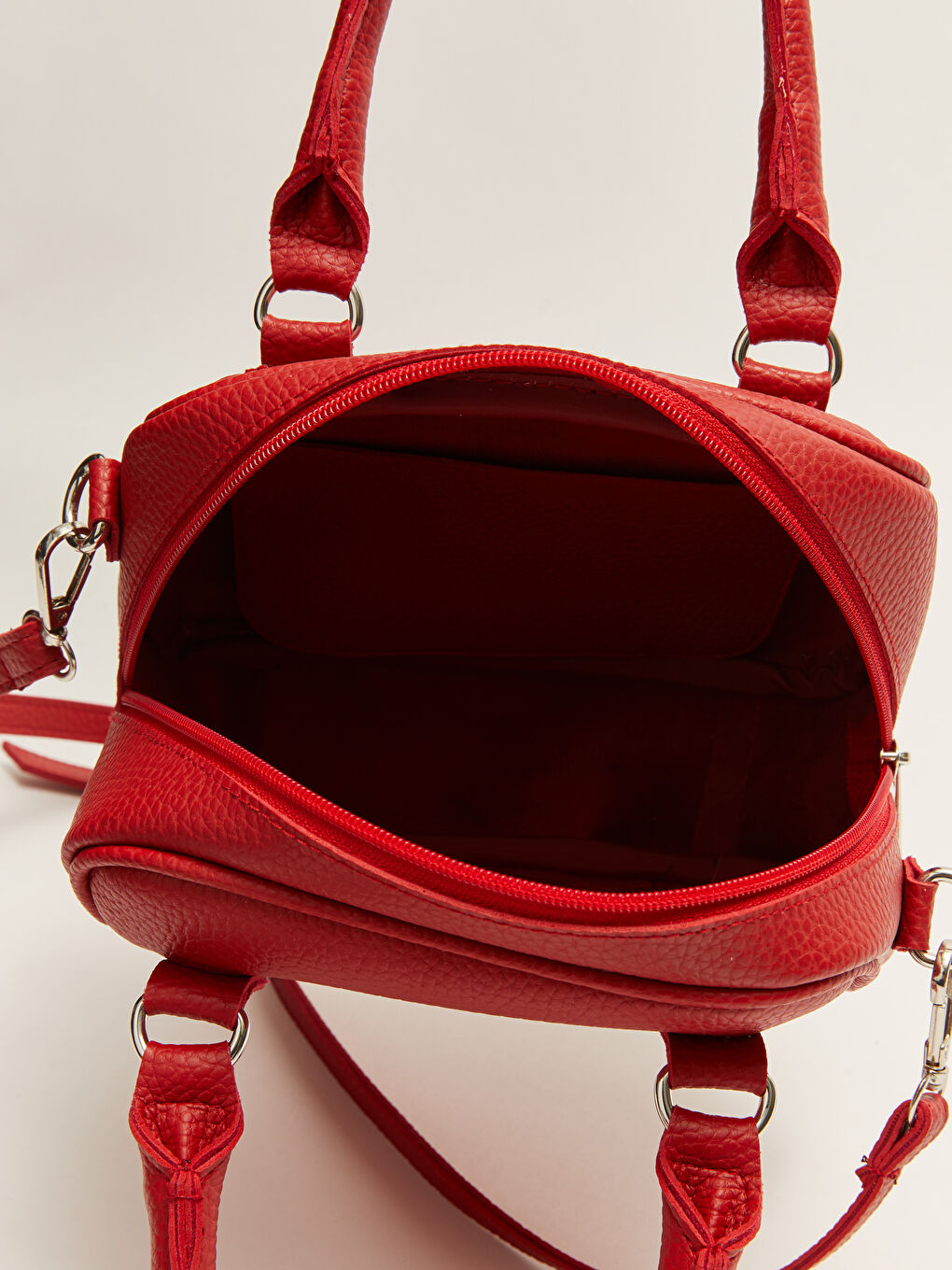 Kırmızı Deri Görünümlü Kadın Çapraz Çanta-4