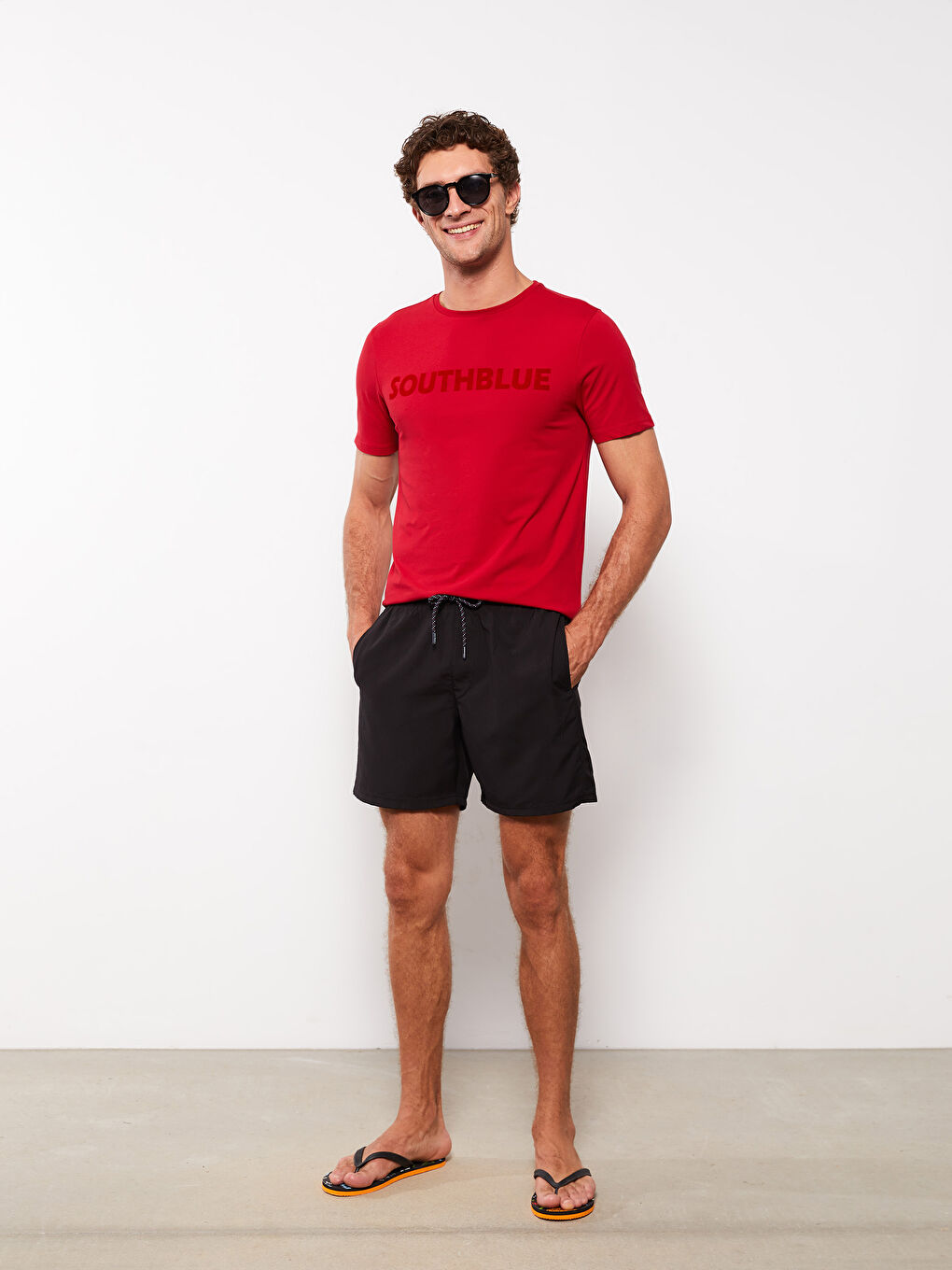 Siyah Kısa Boy Baskılı Erkek Deniz Şortu