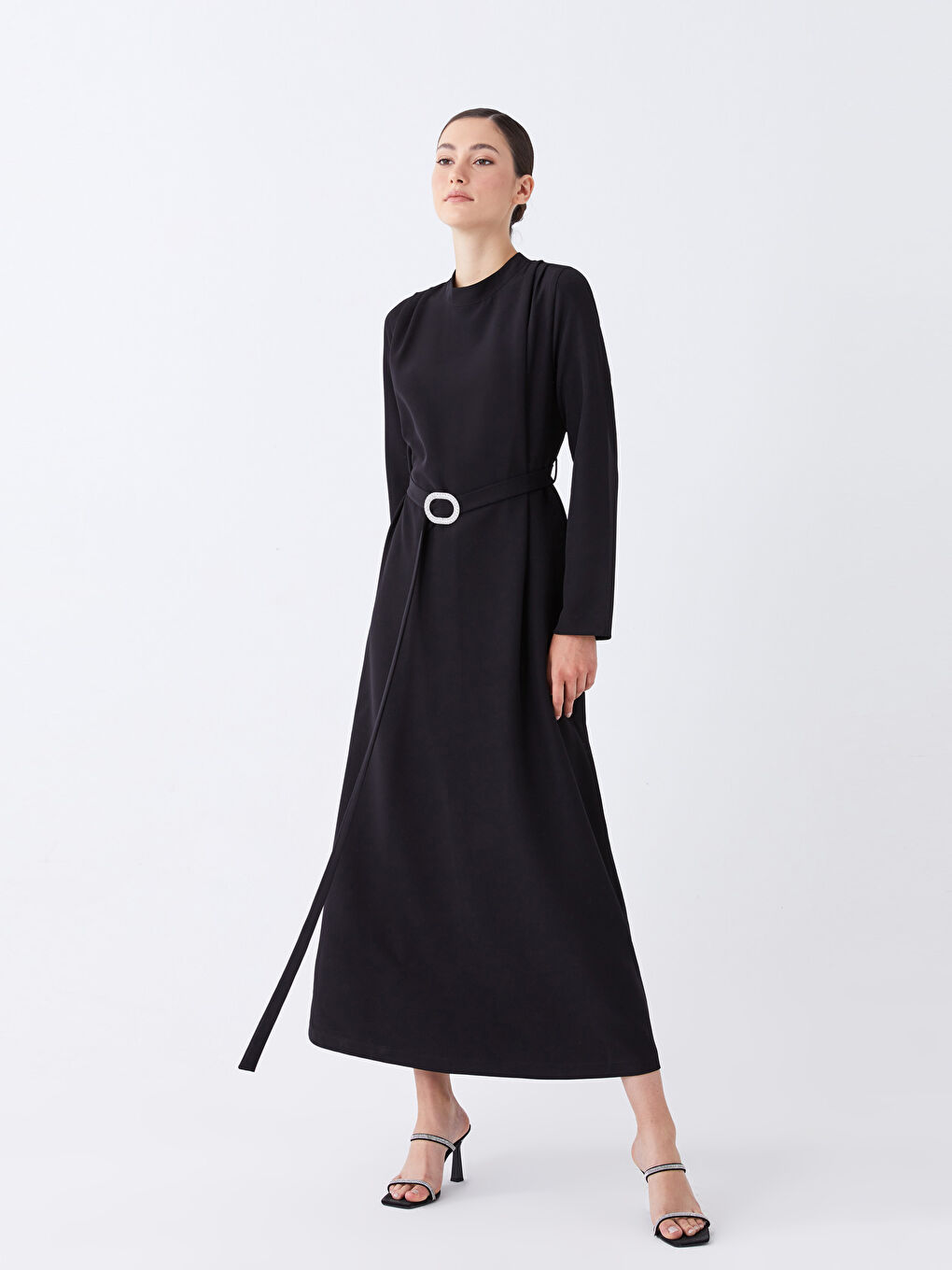 Siyah Dik Yaka Düz Uzun Kollu Kadın Elbise